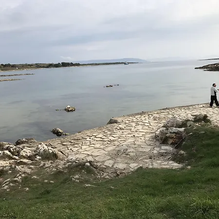 Livadic & Restaurant Отель Лижнян