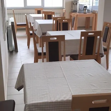 Livadic & Restaurant Отель Лижнян