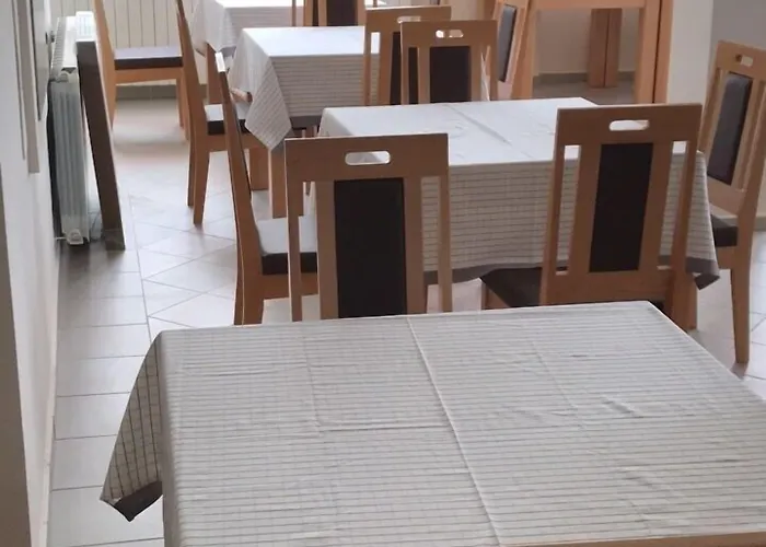 Livadic & Restaurant Szálloda Ližnjan
