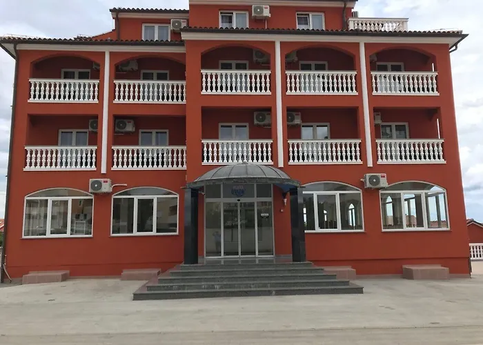 Livadic & Restaurant Szálloda